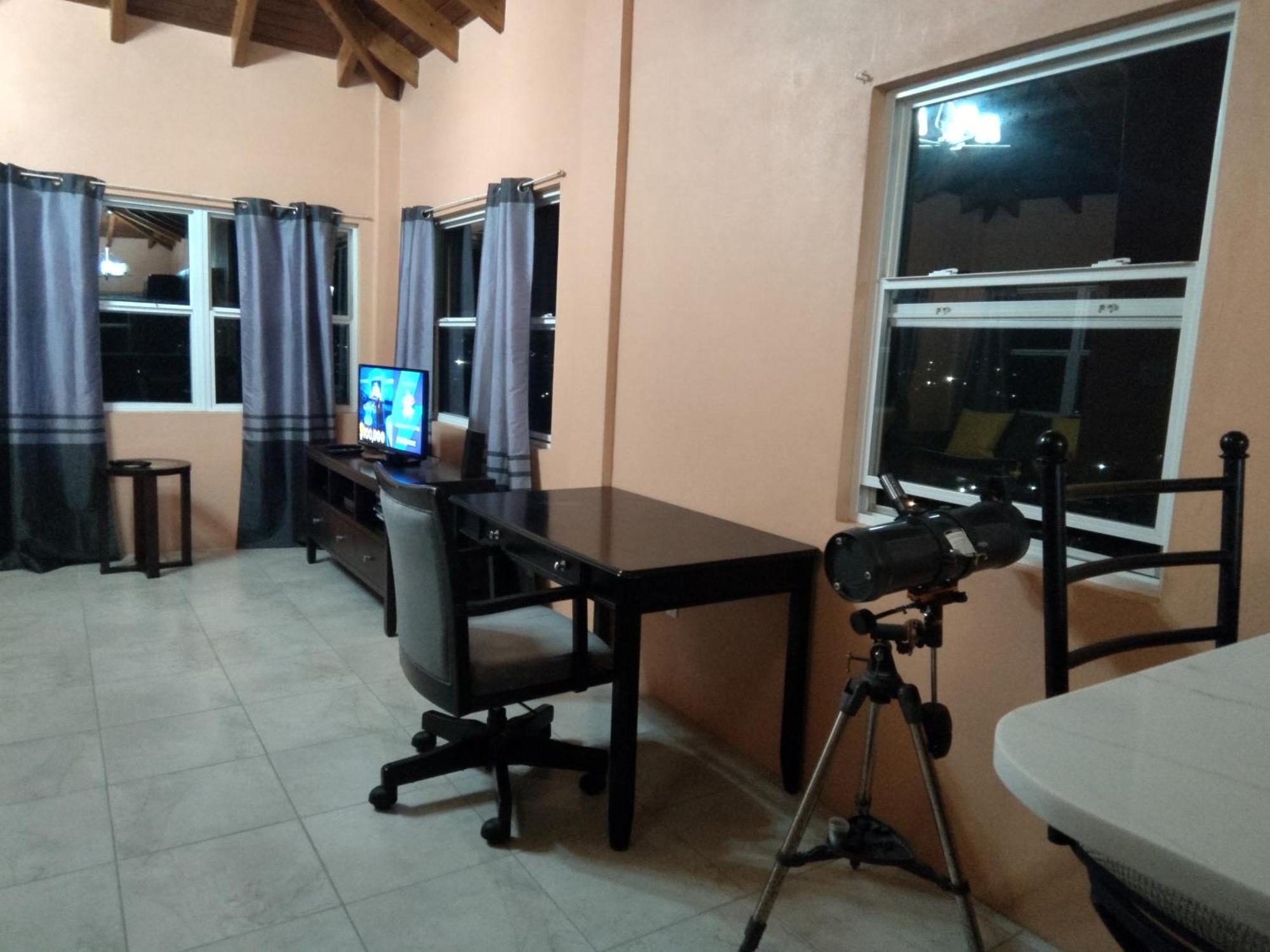 Zeus Estate Guesthouse St. John's Екстер'єр фото