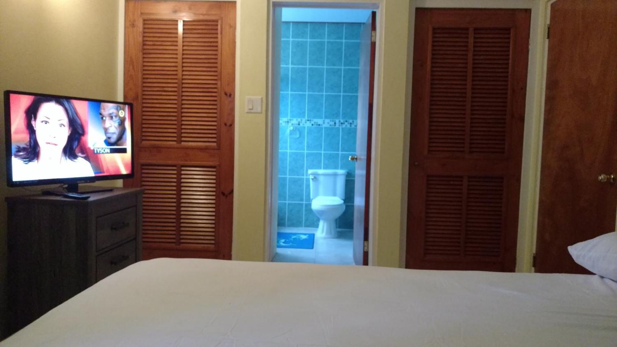 Zeus Estate Guesthouse St. John's Екстер'єр фото