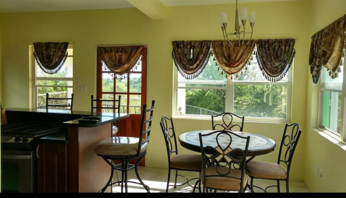 Zeus Estate Guesthouse St. John's Екстер'єр фото