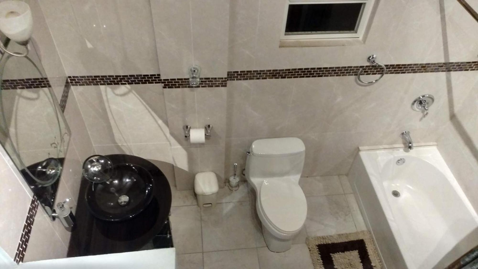 Zeus Estate Guesthouse St. John's Екстер'єр фото