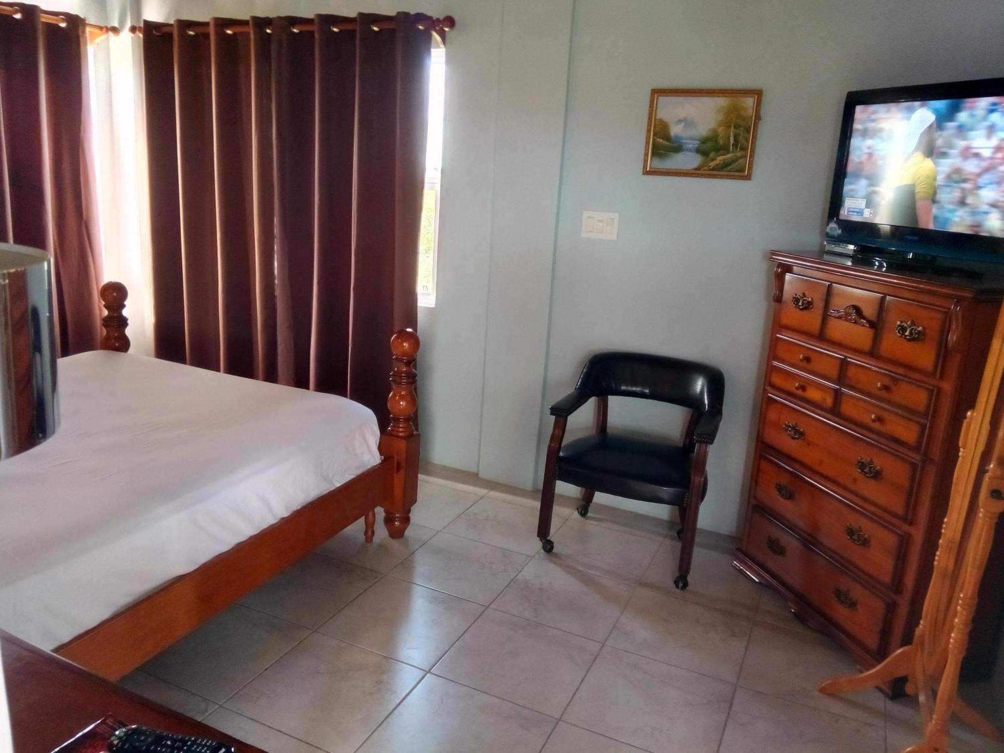 Zeus Estate Guesthouse St. John's Екстер'єр фото