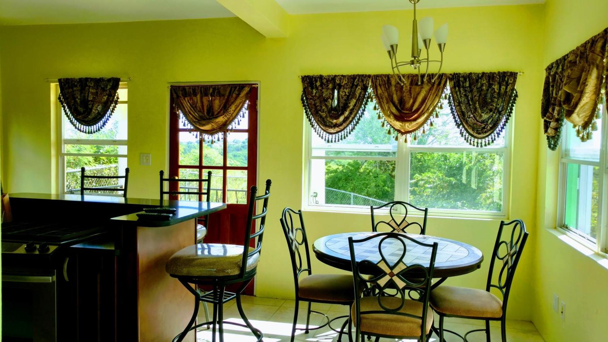 Zeus Estate Guesthouse St. John's Екстер'єр фото