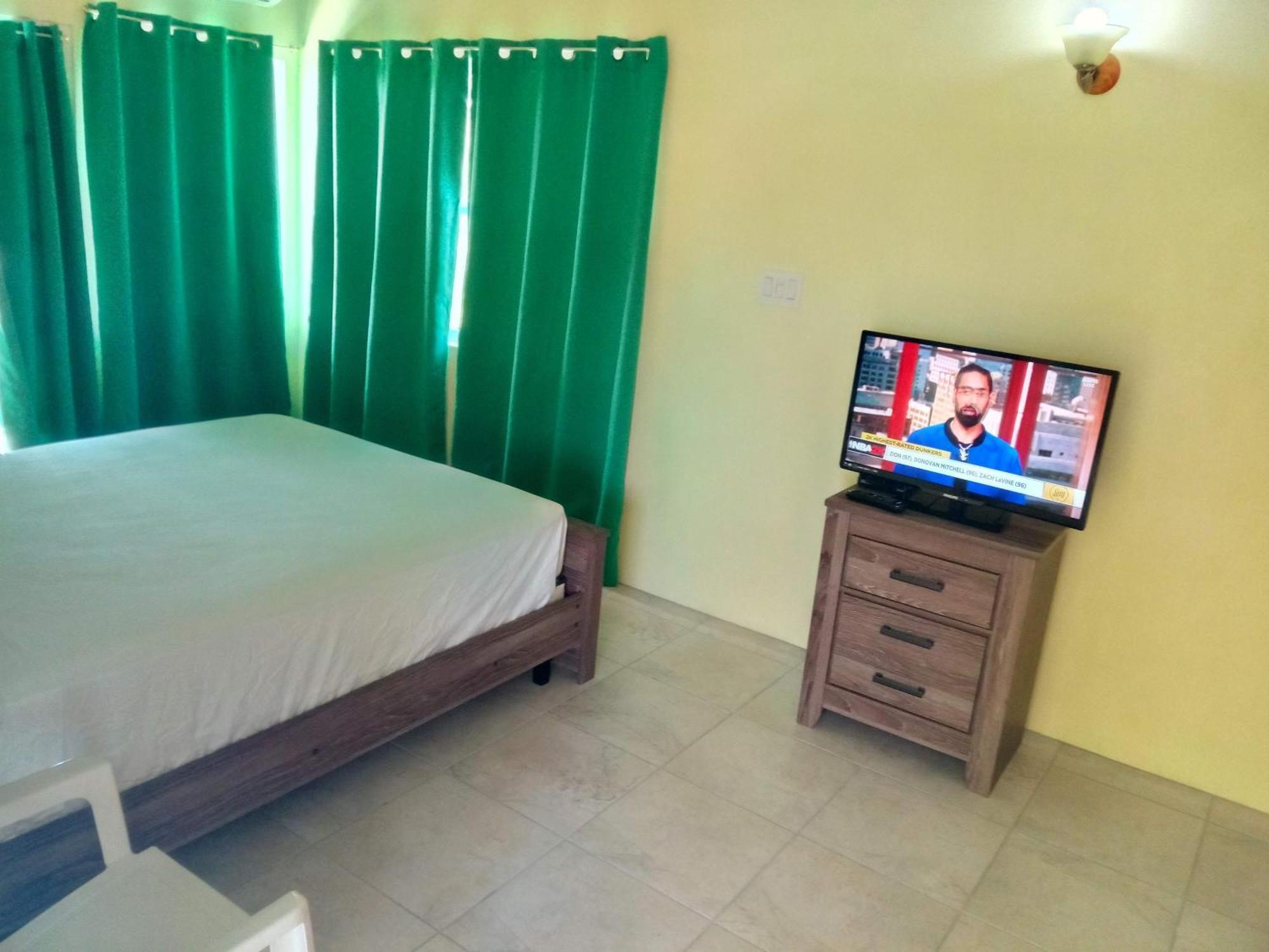 Zeus Estate Guesthouse St. John's Екстер'єр фото